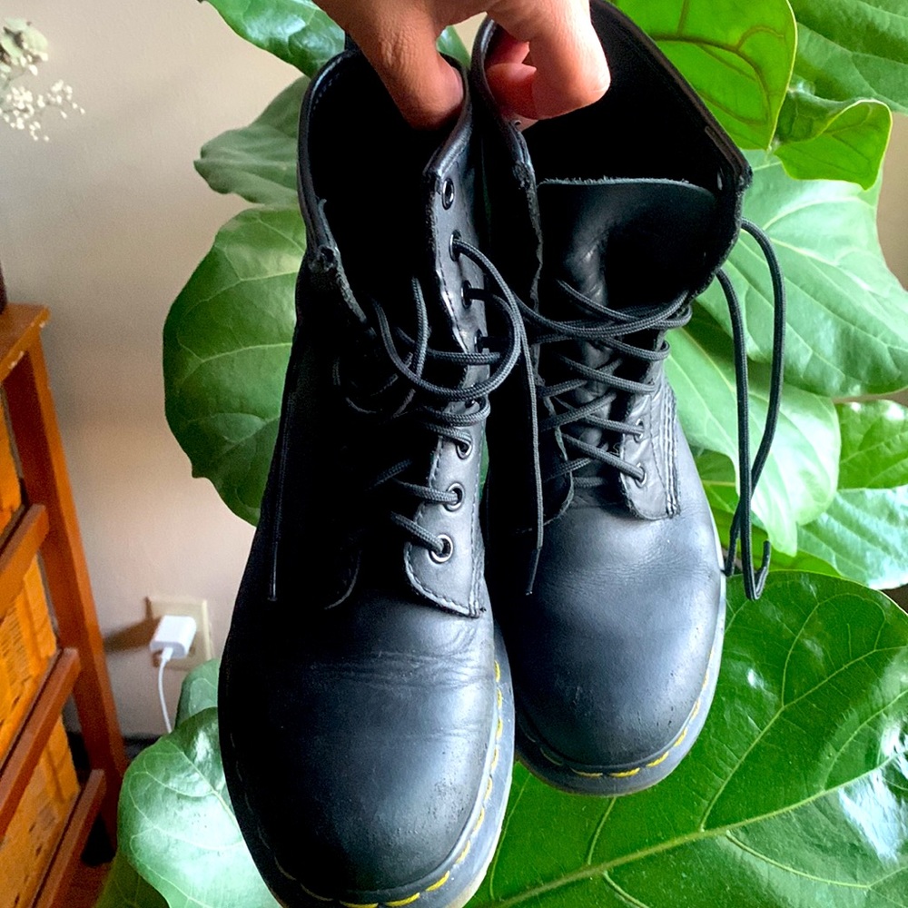1460 Dr. Martens // Abandon